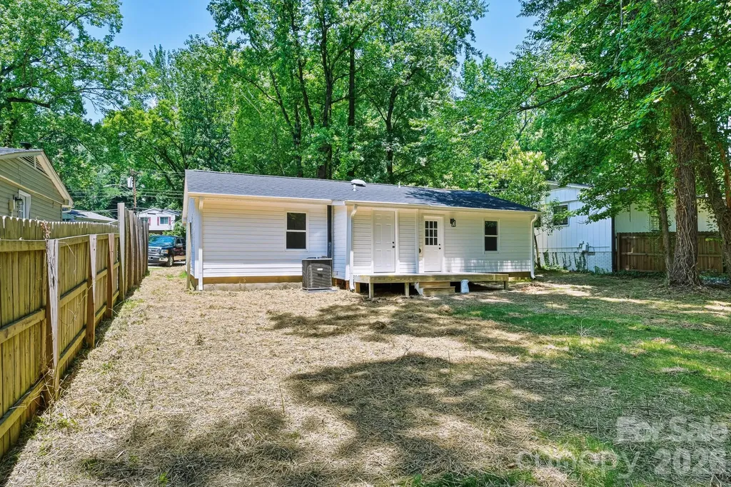 1936 Lakedell Drive Charlotte NC 28215