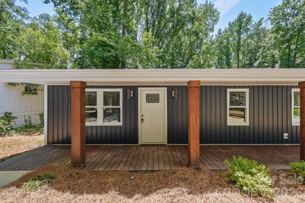 1936 Lakedell Drive Charlotte NC 28215