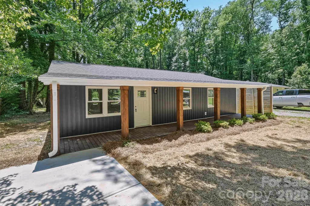 1936 Lakedell Drive Charlotte NC 28215