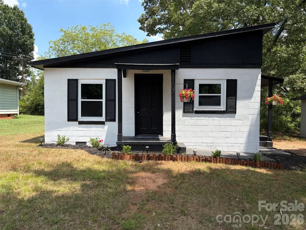 1107 S Meeting Street Statesville NC 28677
