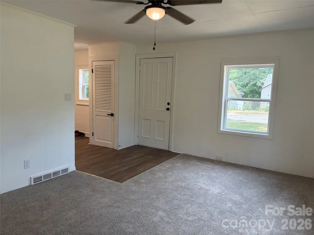 1107 S Meeting Street Statesville NC 28677