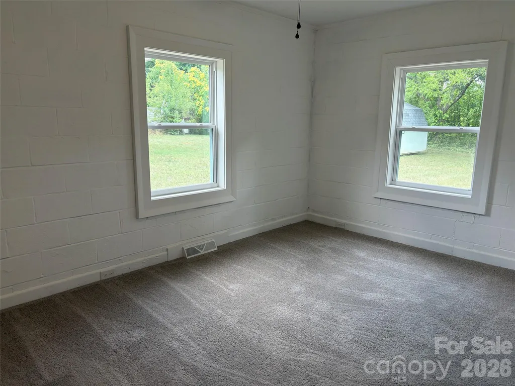 1107 S Meeting Street Statesville NC 28677