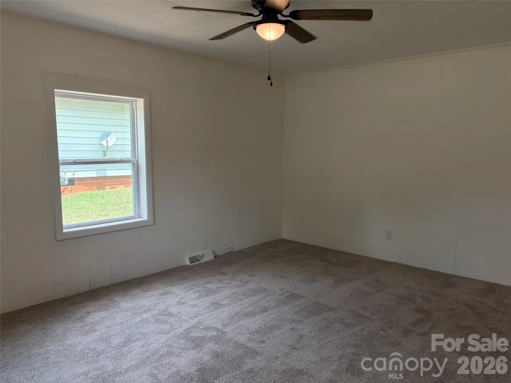 1107 S Meeting Street Statesville NC 28677