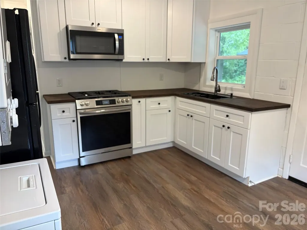 1107 S Meeting Street Statesville NC 28677