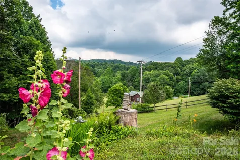 1967 Mckinney Mine Road Spruce Pine NC 28777