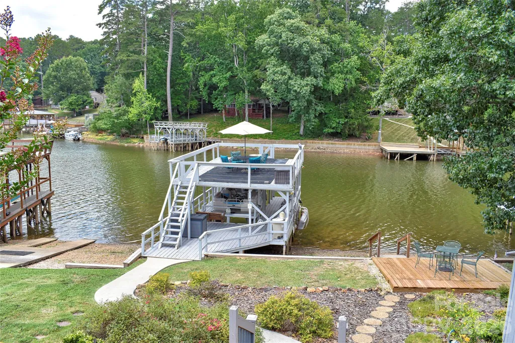 260 Pirates Cove Badin Lake NC 28127