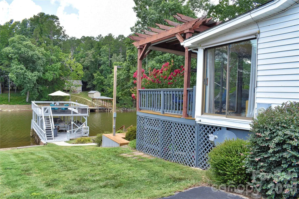 260 Pirates Cove Badin Lake NC 28127