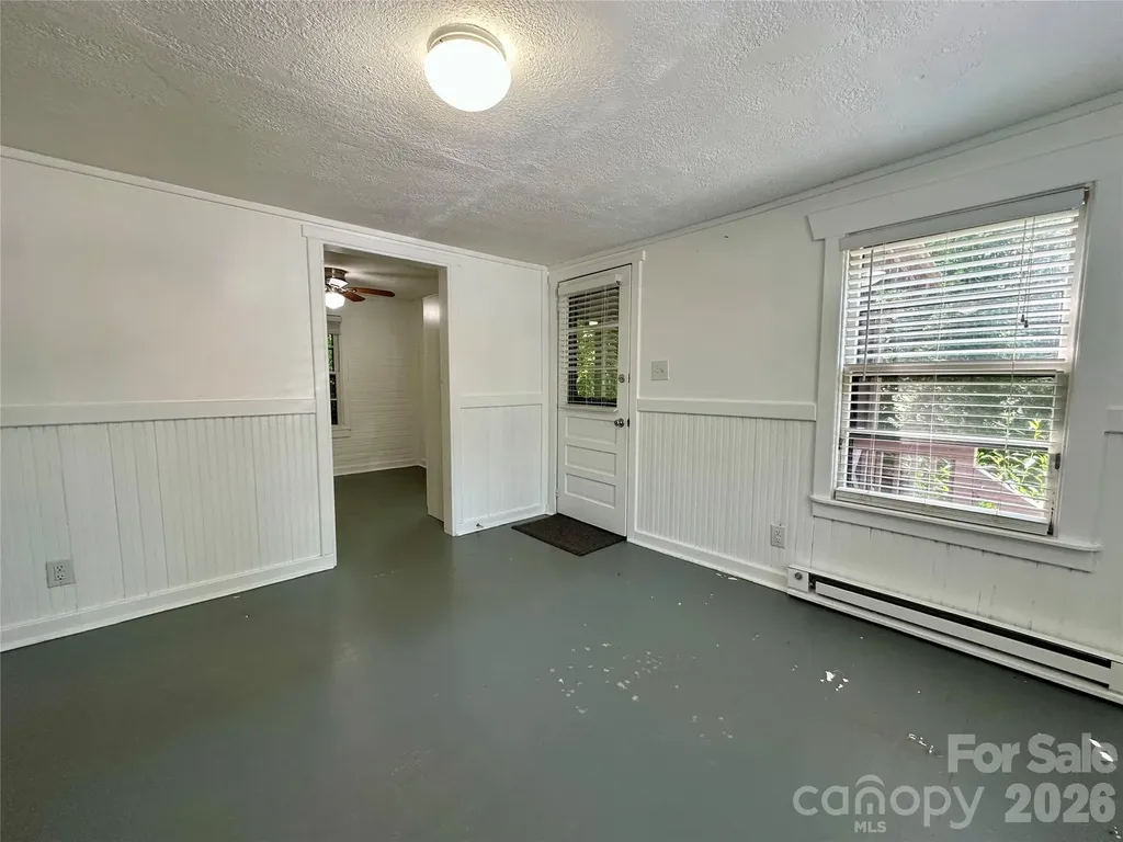 4 Arbutus Road Asheville NC 28805