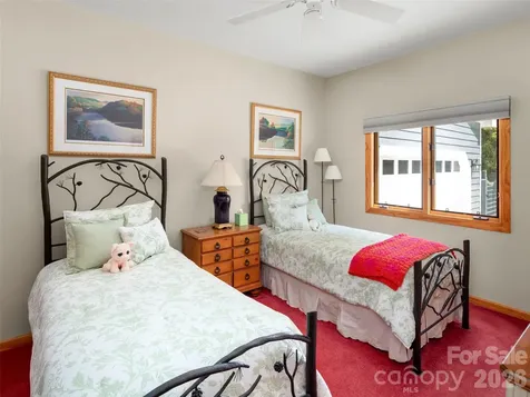 33 Banker Drive Waynesville NC 28786