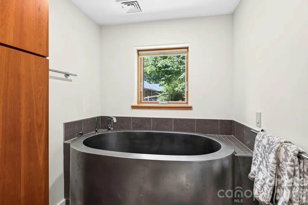 253 Edgewood Road Asheville NC 28804
