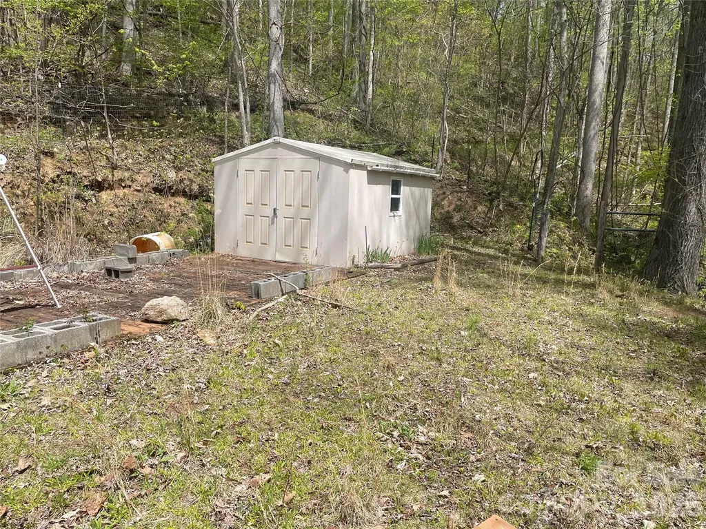 99999 Martins Creek Road Barnardsville NC 28709