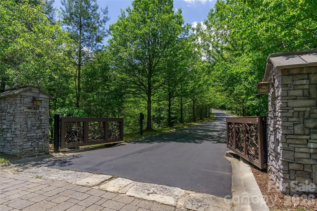 80 Buckhead Trail Horse Shoe NC 28742