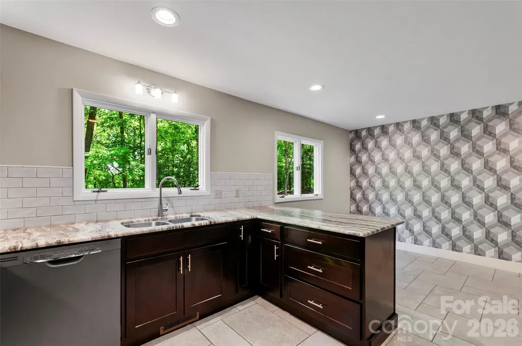 82 Sunburst Drive Waynesville NC 28786