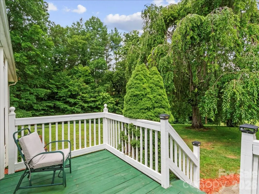 98 Cardinal Lane Burnsville NC 28714