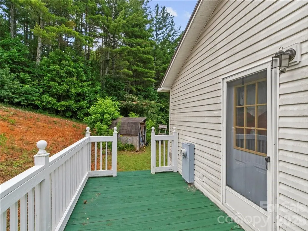 98 Cardinal Lane Burnsville NC 28714