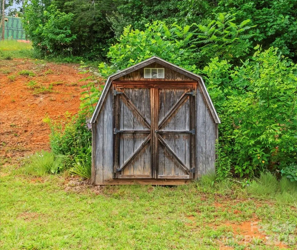 98 Cardinal Lane Burnsville NC 28714