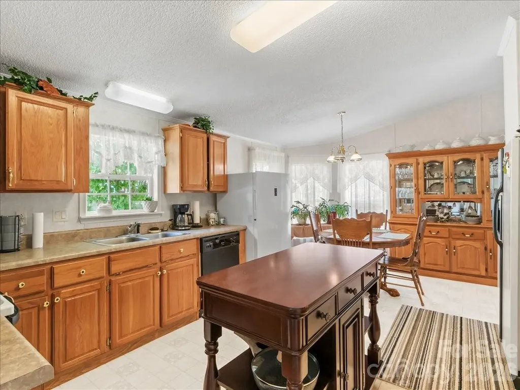 98 Cardinal Lane Burnsville NC 28714