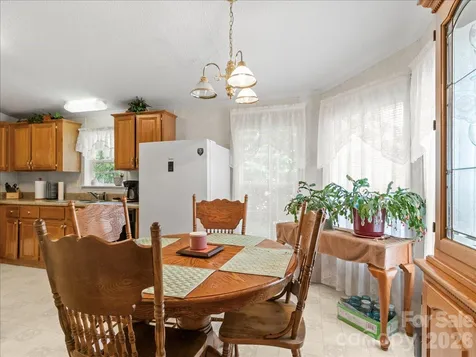 98 Cardinal Lane Burnsville NC 28714