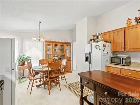 98 Cardinal Lane Burnsville NC 28714