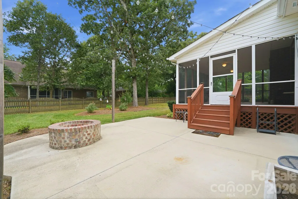 1423 Porch Swing Lane Matthews NC 28104