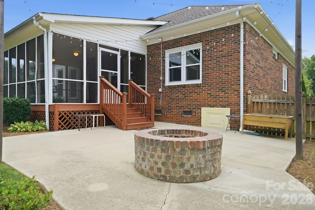 1423 Porch Swing Lane Matthews NC 28104