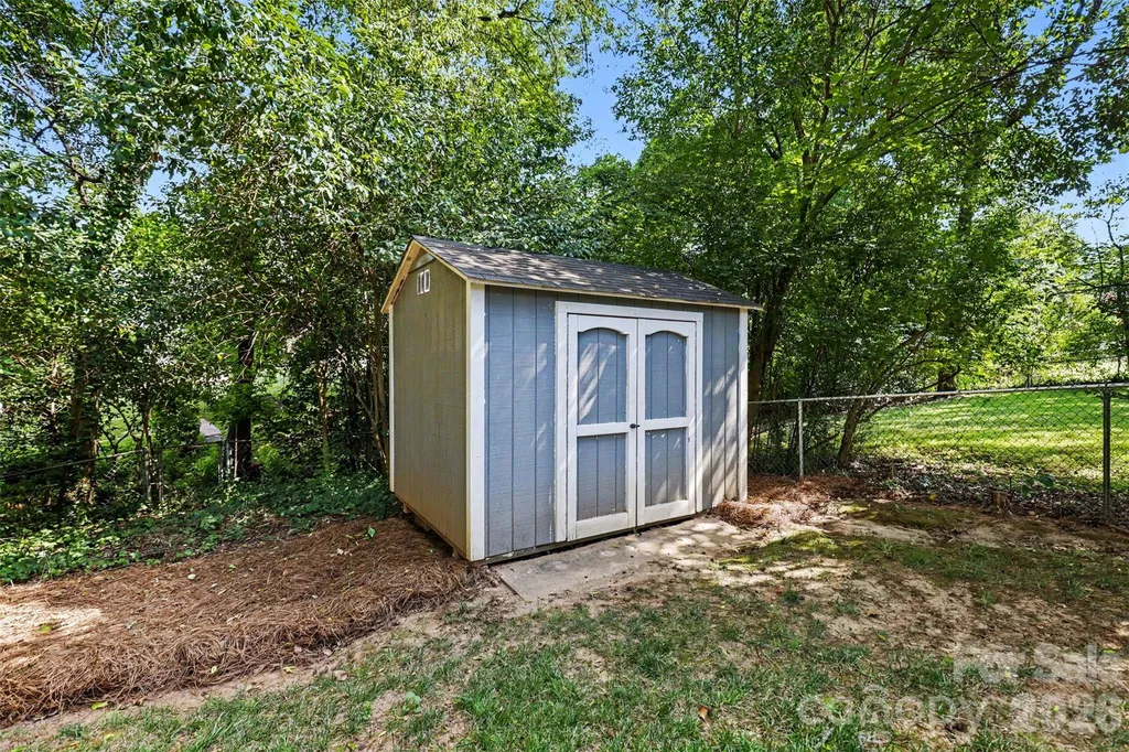 1338 Edgewater Drive Charlotte NC 28210