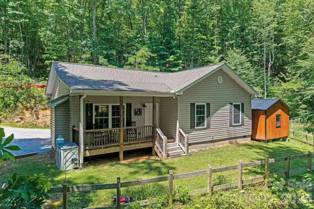 62 Robin Lane Waynesville NC 28786