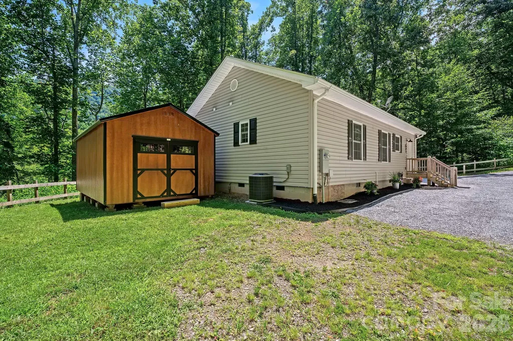 62 Robin Lane Waynesville NC 28786