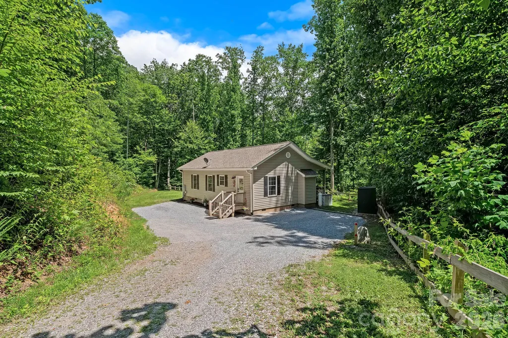 62 Robin Lane Waynesville NC 28786