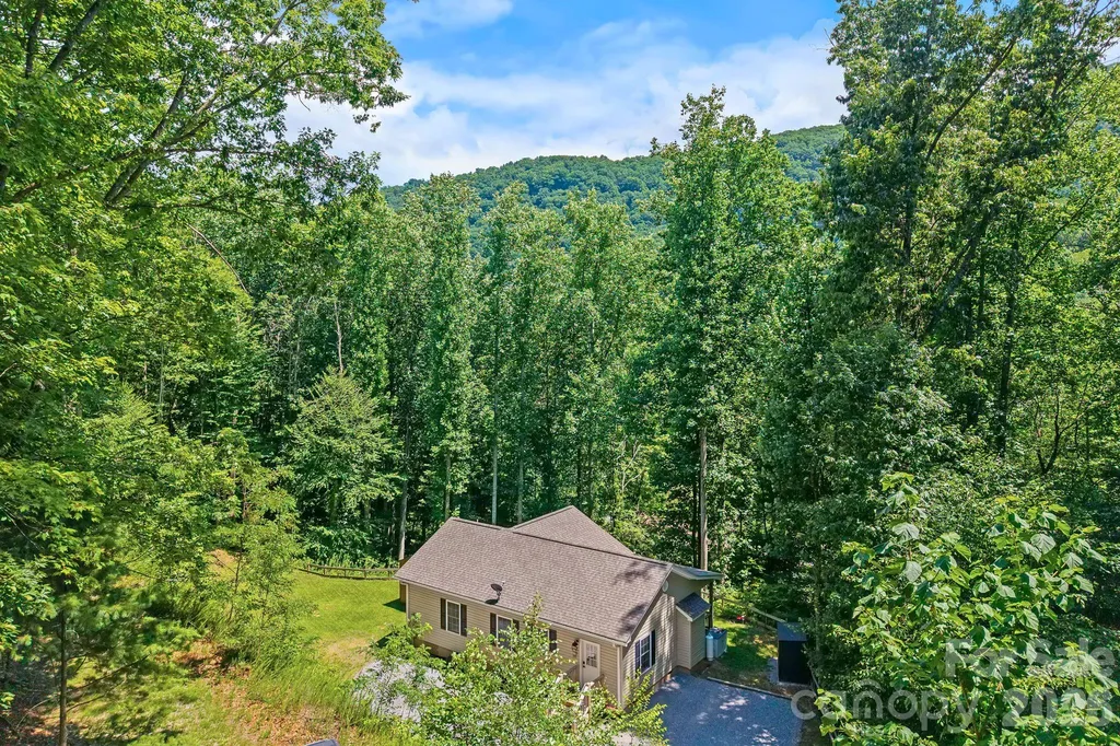 62 Robin Lane Waynesville NC 28786
