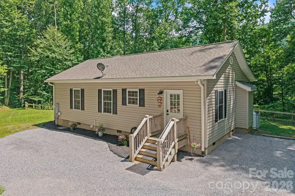 62 Robin Lane Waynesville NC 28786