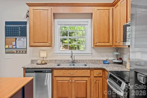 62 Robin Lane Waynesville NC 28786