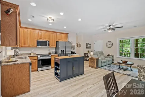 62 Robin Lane Waynesville NC 28786
