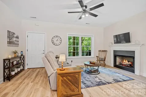 62 Robin Lane Waynesville NC 28786