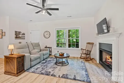 62 Robin Lane Waynesville NC 28786