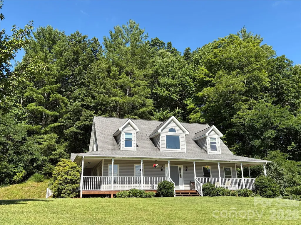 136 Johnnie Hills Burnsville NC 28714