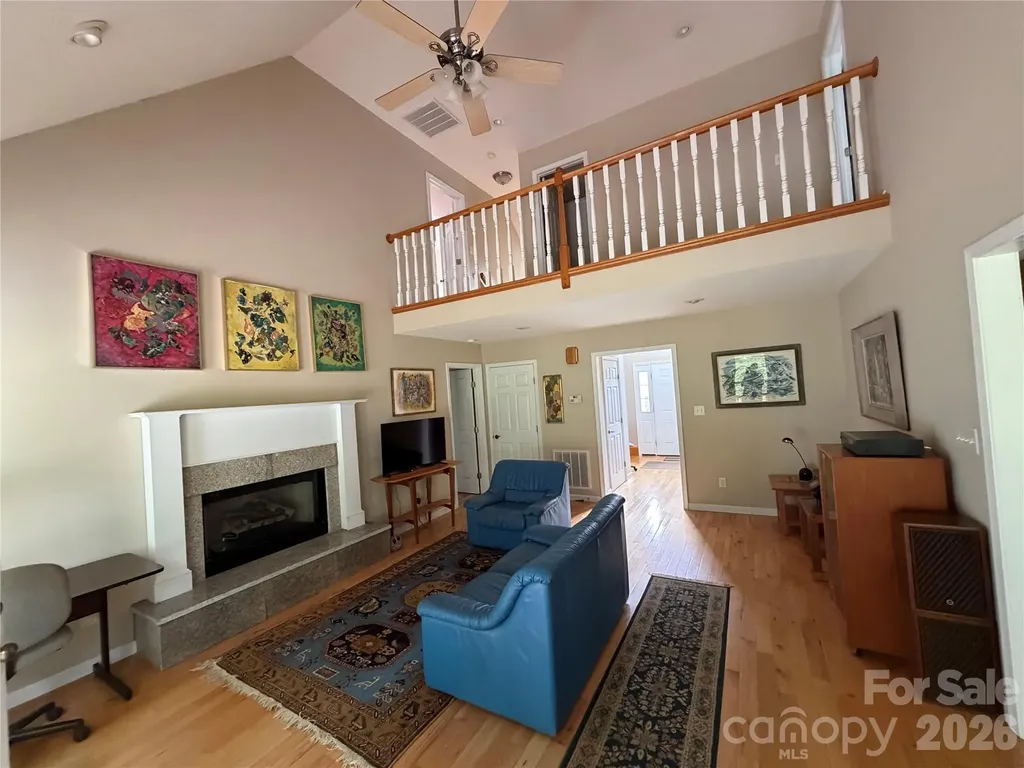 136 Johnnie Hills Burnsville NC 28714