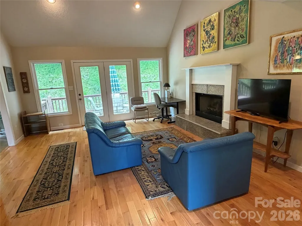 136 Johnnie Hills Burnsville NC 28714
