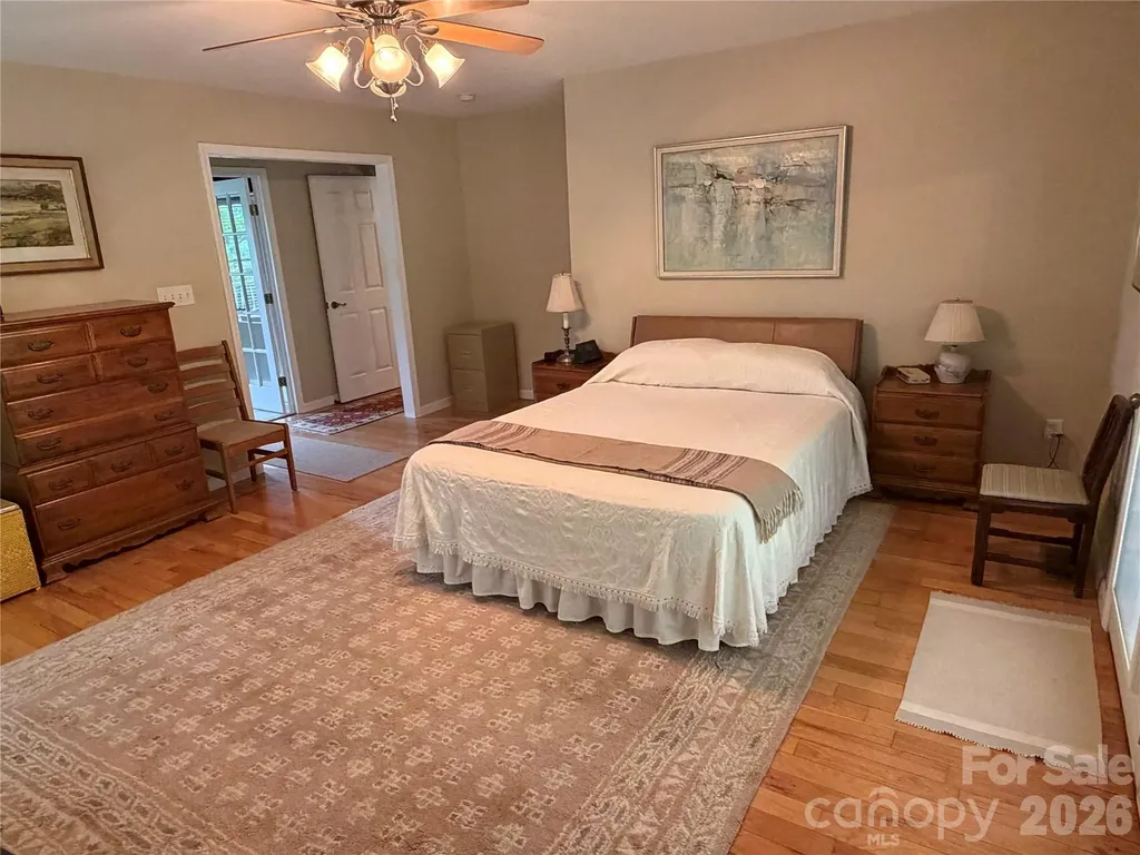 136 Johnnie Hills Burnsville NC 28714