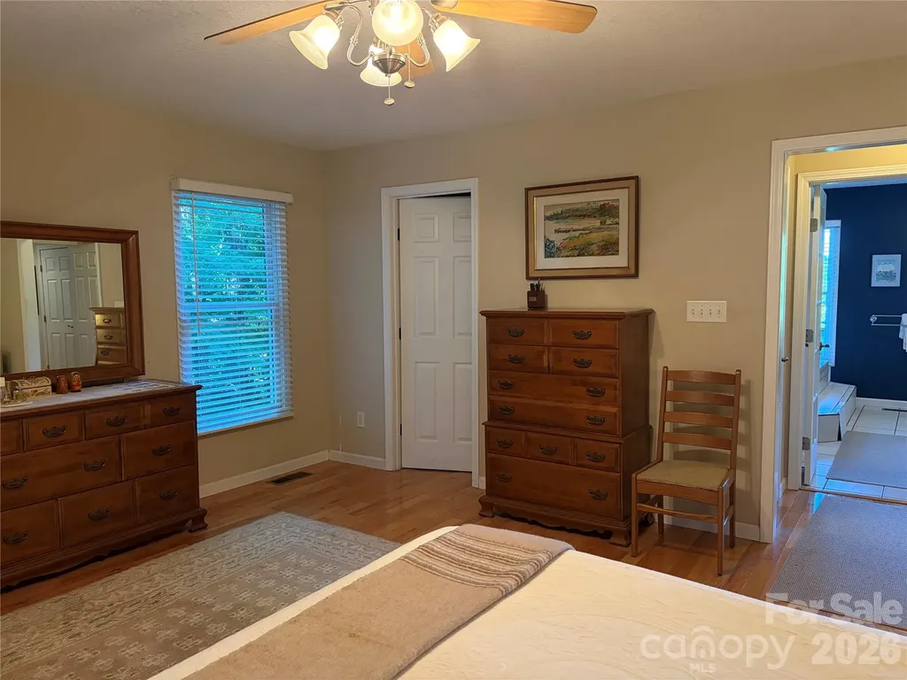 136 Johnnie Hills Burnsville NC 28714