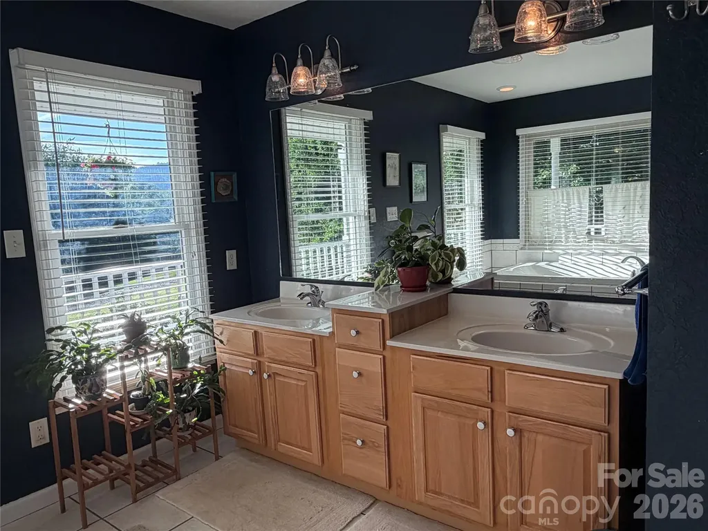 136 Johnnie Hills Burnsville NC 28714
