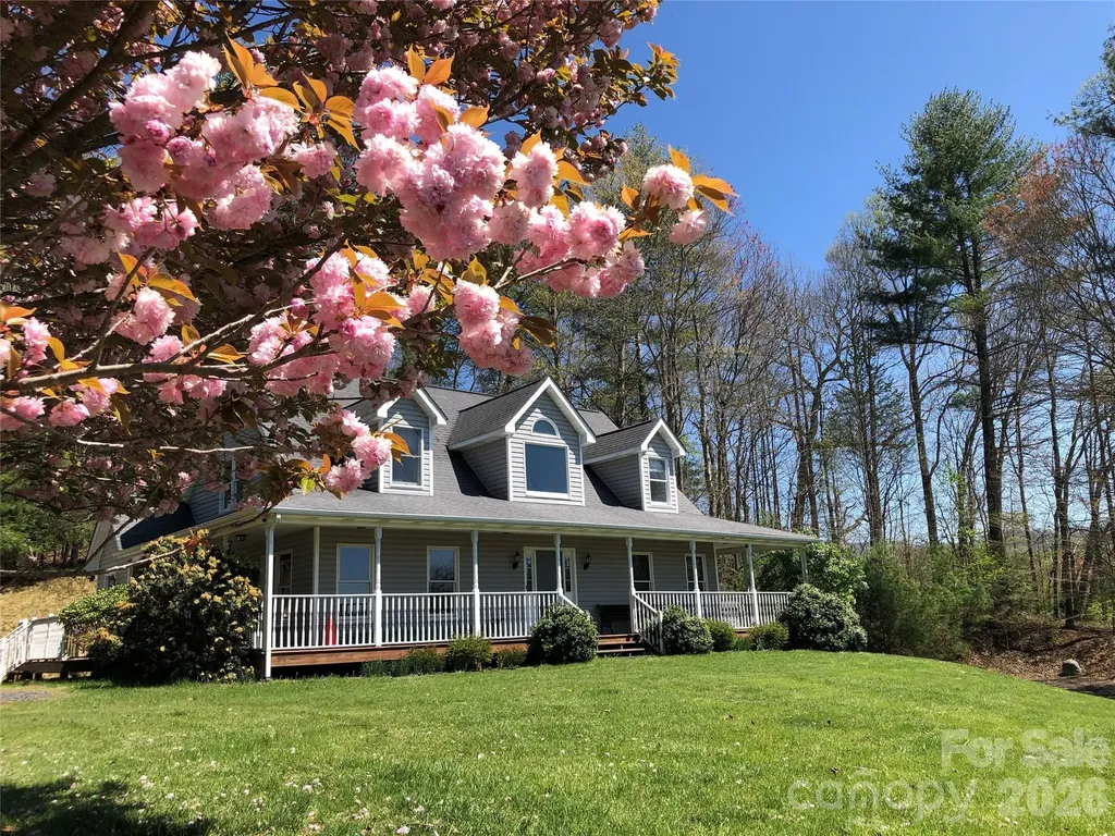 136 Johnnie Hills Burnsville NC 28714