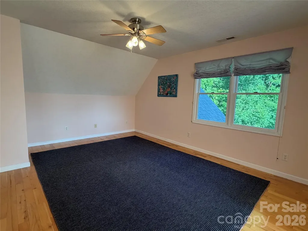 136 Johnnie Hills Burnsville NC 28714