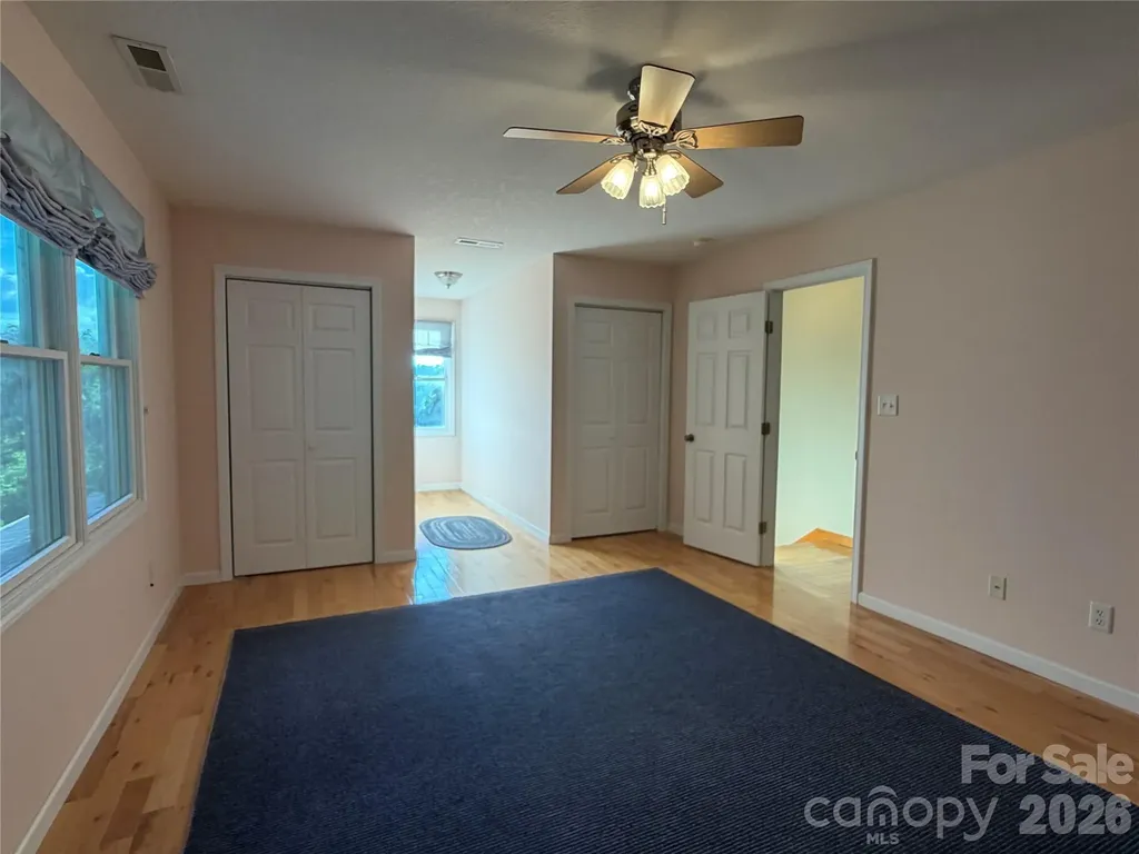 136 Johnnie Hills Burnsville NC 28714