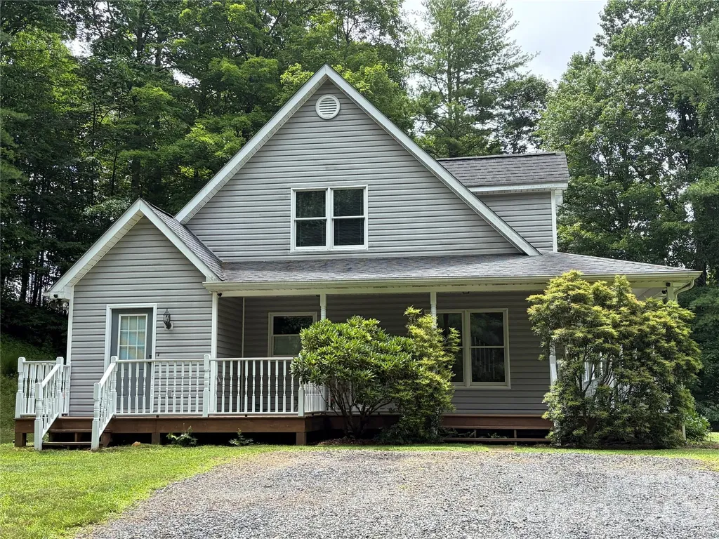 136 Johnnie Hills Burnsville NC 28714