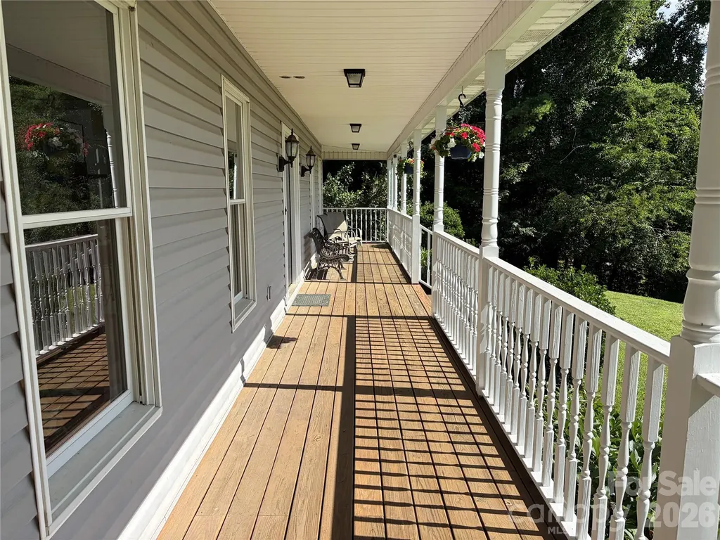 136 Johnnie Hills Burnsville NC 28714