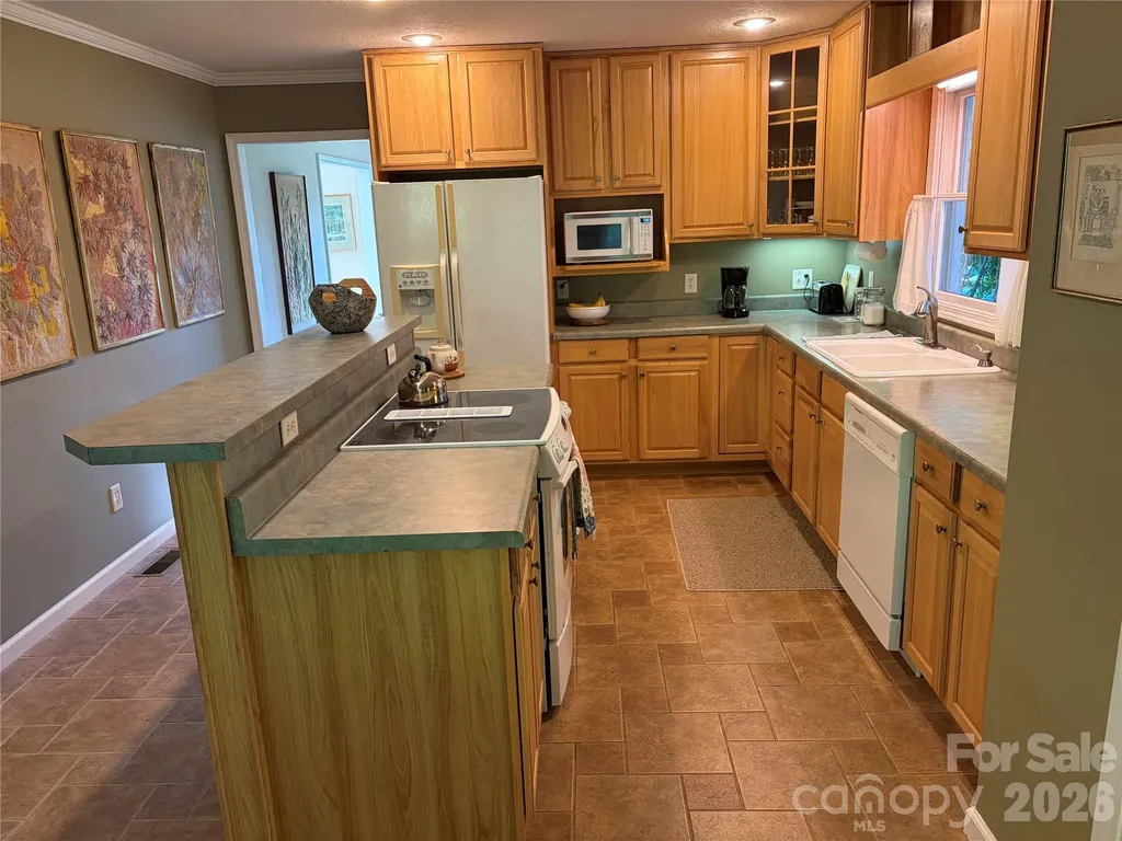 136 Johnnie Hills Burnsville NC 28714