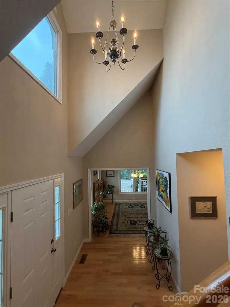 136 Johnnie Hills Burnsville NC 28714