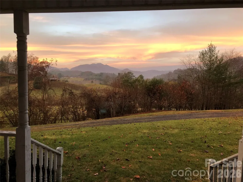 136 Johnnie Hills Burnsville NC 28714