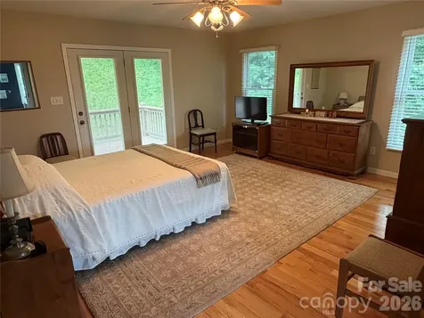 136 Johnnie Hills Burnsville NC 28714
